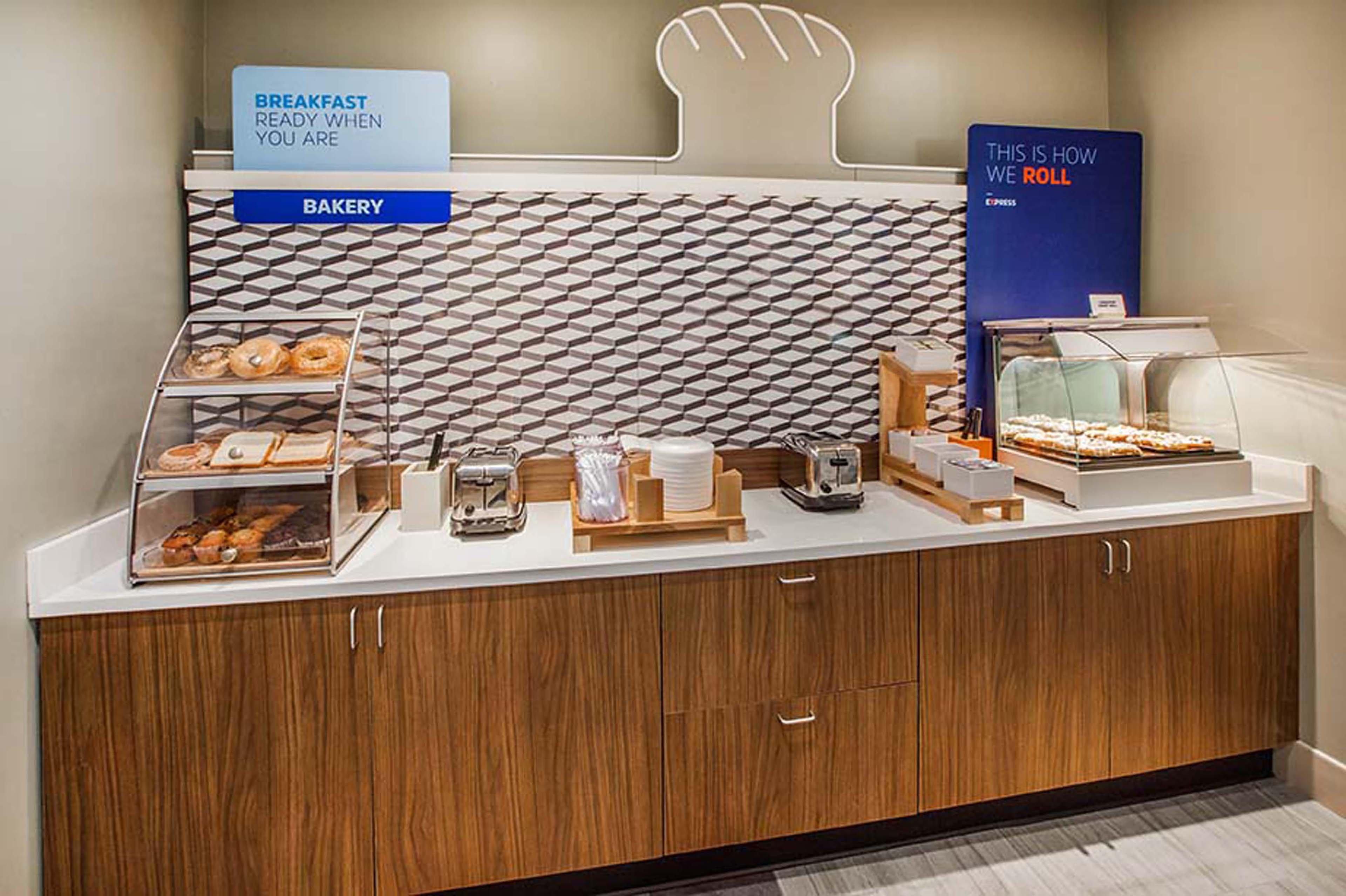Holiday Inn Express Hotel & Suites Dfw West - Hurst By Ihg Bagian luar foto